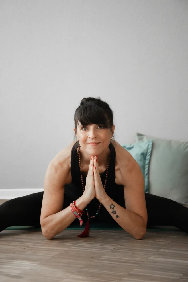 Dynamischer Vinyasa Flow mit Anna