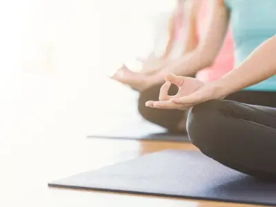 Vinyasa Yoga bei Kerzenschein