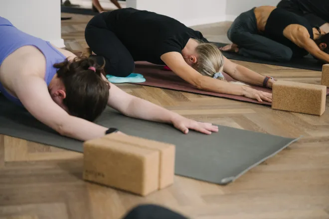 Deep Rest: Gentle Stretch & Yoga Nidra alle Level (DE)
